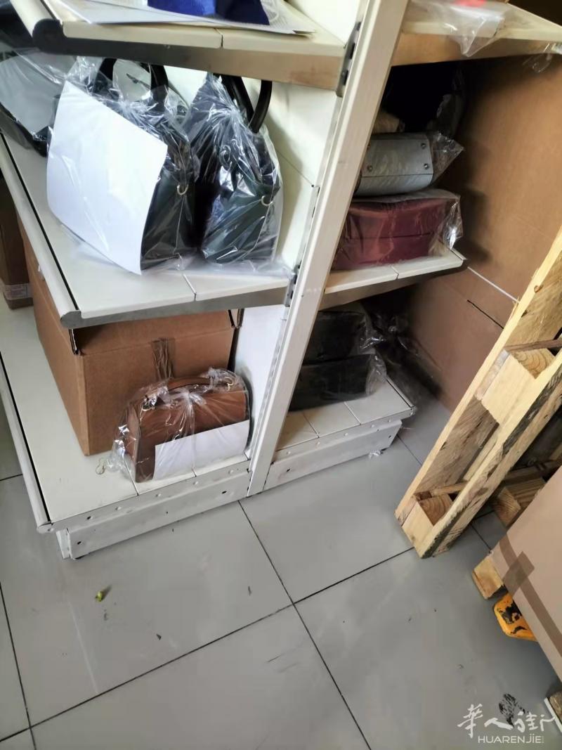 出售ZAF牌子的 二手货架 高1.5m 全部 全部21个 ,7个起卖 ,不分开单卖 佛罗伦斯商城 自己提,不谈价