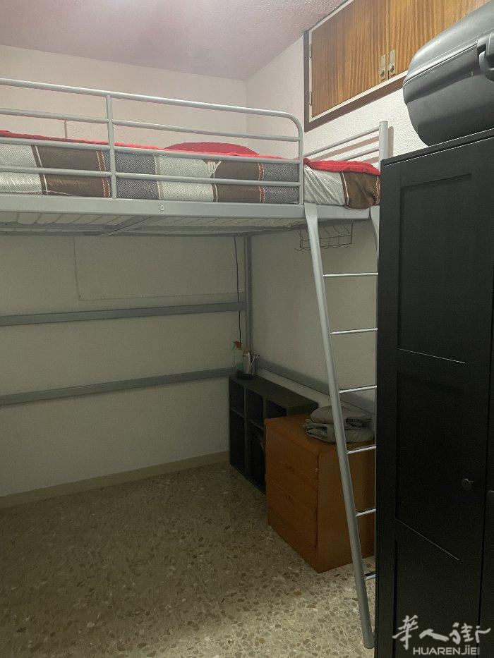 🏡巴塞两个单间出租，les corts 富人区 距Plaça del Cent