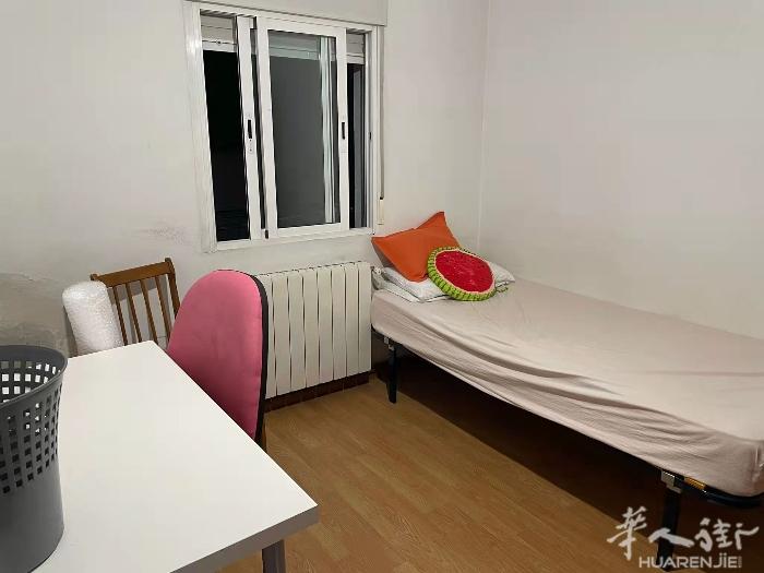 🏡马德里1/10路Batan地铁口招租(限女生) 房子三室一厅，出租单个房间