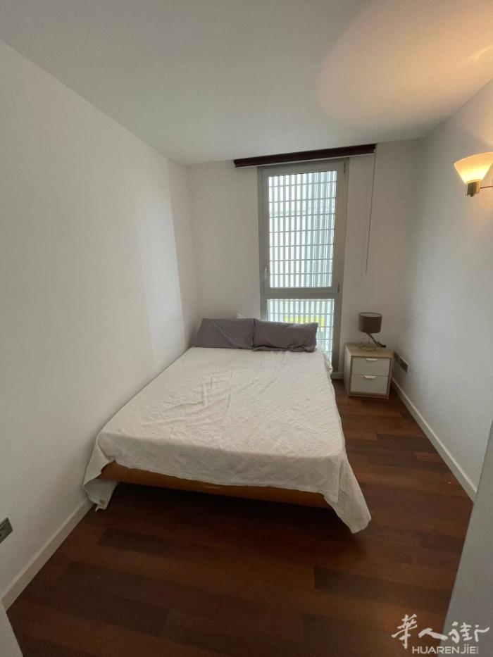 🏡巴塞单间出租，badalona，黄线4号线上 ​房子两室一厅，全新装修，家具