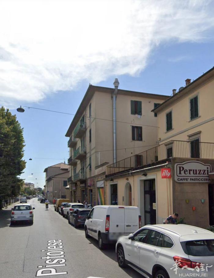 Prato 在中国街 老外酒吧Peruzzi 附近  住家带工厂转让 : 住家两