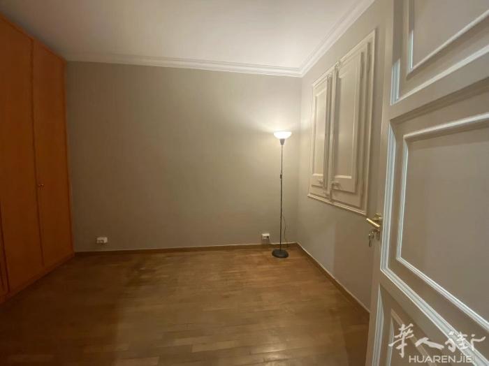 🏡巴塞单间出租，Vallcarca L3路地铁站附近，家具齐全，新装修 ​租金