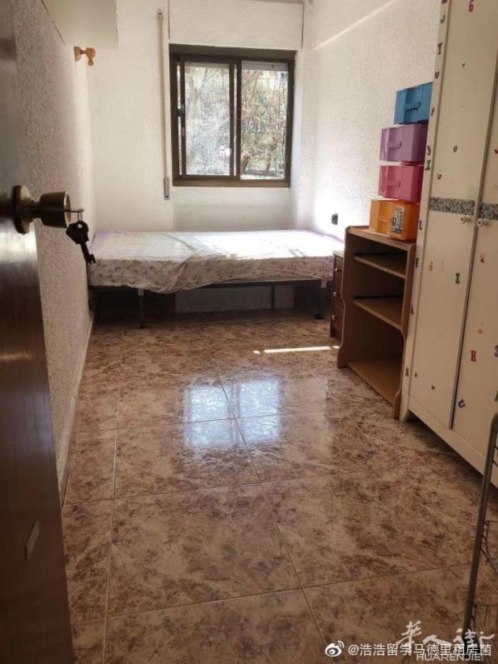 🏡巴塞单间地铁2路Bac.de.roda双人房，有网络，阳光充足，家具齐全 拎