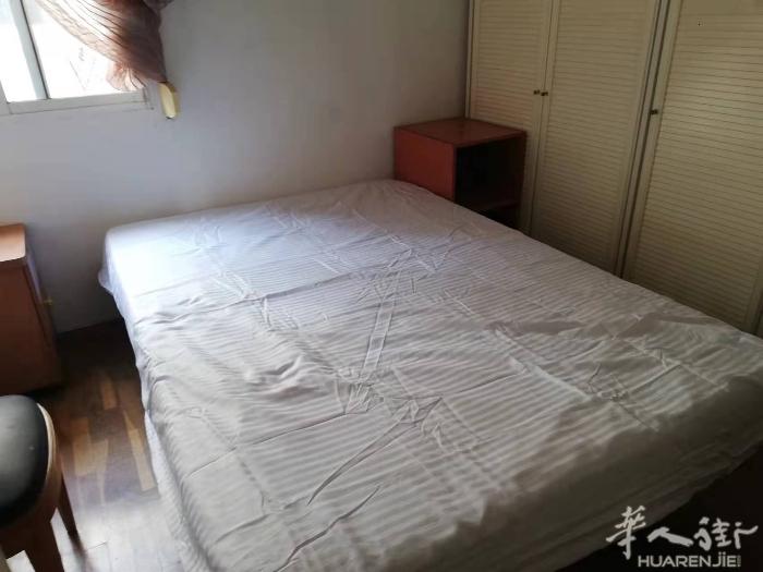 🏡巴塞单间出租，La sangrera 地铁口房间 可租单人或夫妻，交通（L1