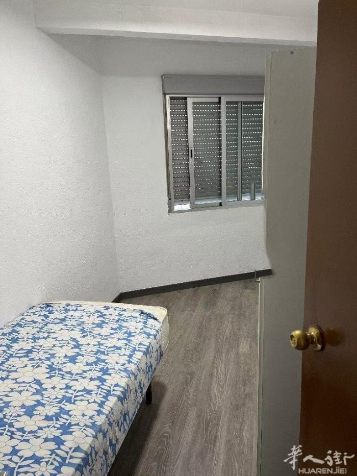 🏡马德里Getafe单间出租！ 房子四室一卫，近地铁口、renfe站，交通便利