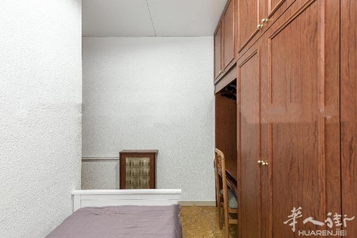 les corts 富人区出租一个房间 距Plaça del Centre 35