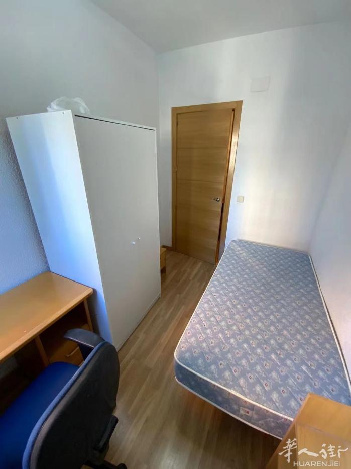 🏡campamento单间出租， 房子四室两卫(但是只租一个单间)距离地铁五号