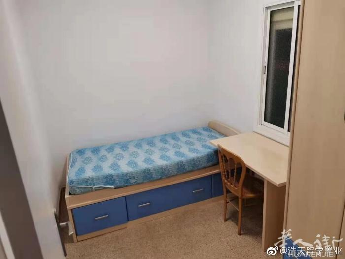 🏡巴塞单间出租1路地铁sant andreu附近，房子三室一厅一卫，交通方便，