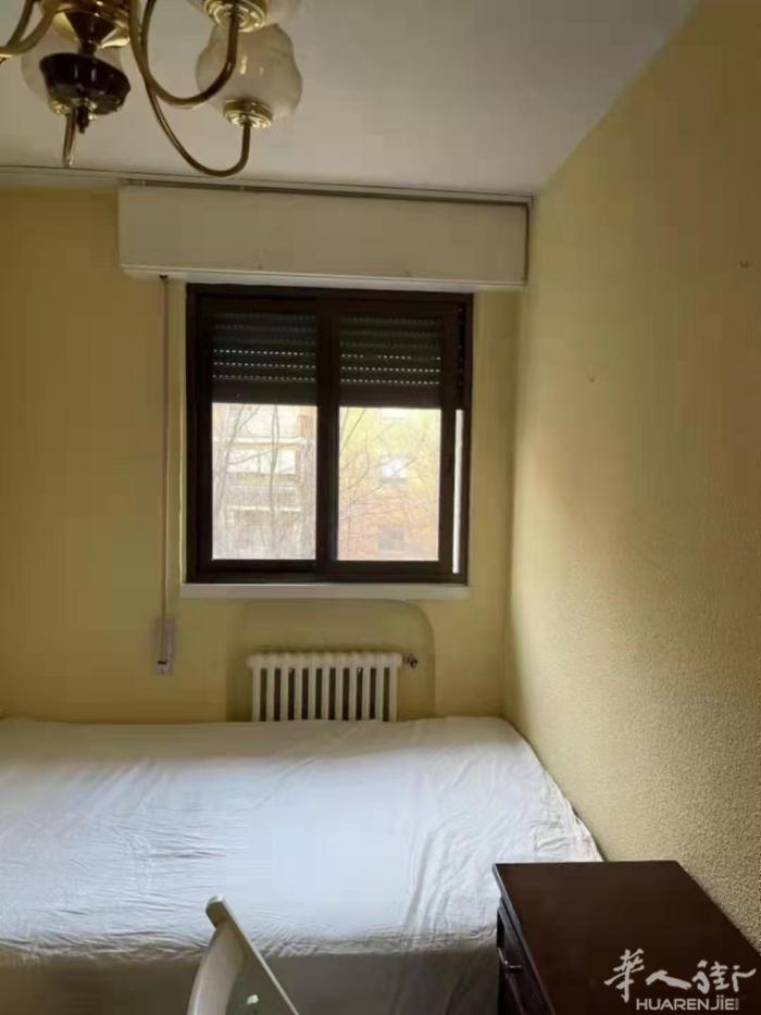 🏡9路Artilleros地铁口和公交车站均不到一分钟有暖气大房间出租，区分治
