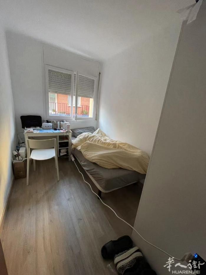 🏡巴塞单间出租c村附近，坐车15分钟到uab，租金350欧全包，离e3一分钟路