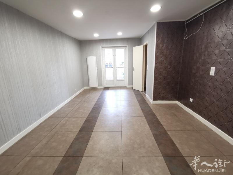 IVRY PROCHE TANG FRERES  VENTE 2 STUDIOS PARKING TERRASSE 8 M²