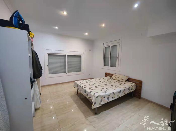 巴塞市中心carmel 区单间， 招租一位室友，位置在高迪桂尔公园附近，离大学c
