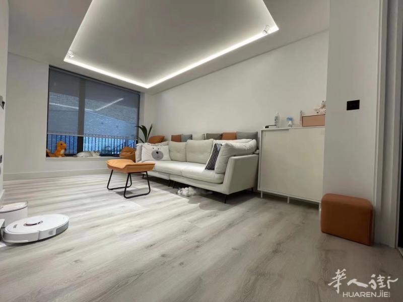 找室友！London bridge地铁站附近 两室三卫现代公寓 100平面积超大 卧室面积也超大！私信我看图 尽量长租！ 微信 anan112277