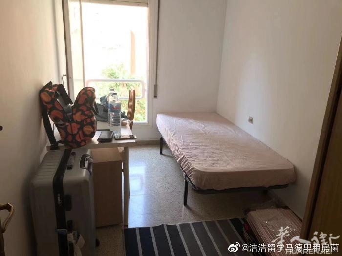 🏡巴塞单间，L3Fontana地铁口附近，地铁口两分钟，住家高速wifi上网，