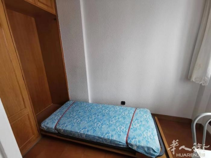 🏡马德里地铁六号线Conde del Casal出来两分钟出租一个带独立卫浴单
