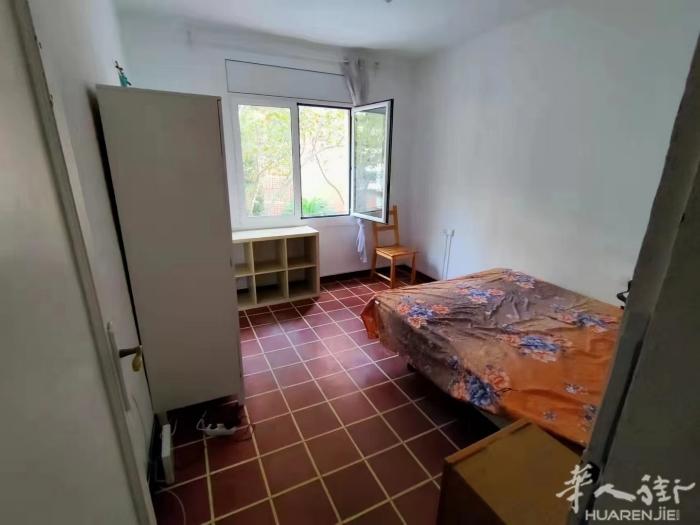 🏡巴塞单间四号线Llucmajor单间 房子三室一卫，三楼：阳光空气好， 只租