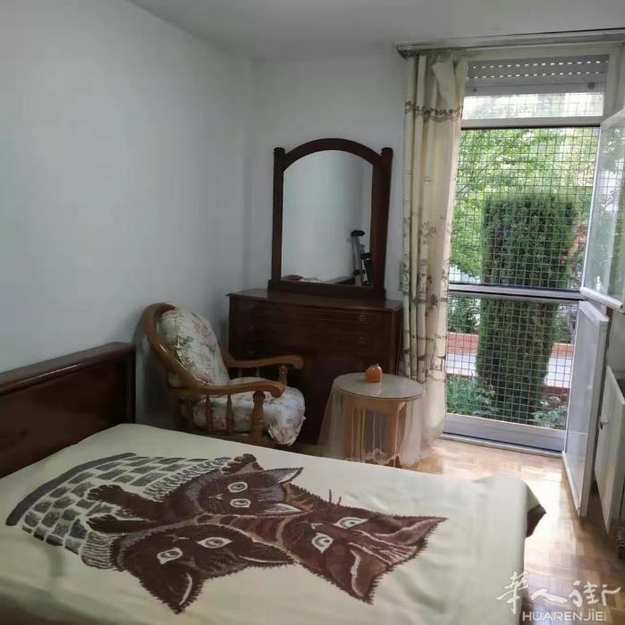 🏡马德里三路地铁almentrales地铁口三分钟，单间带独卫出租，六路地铁口