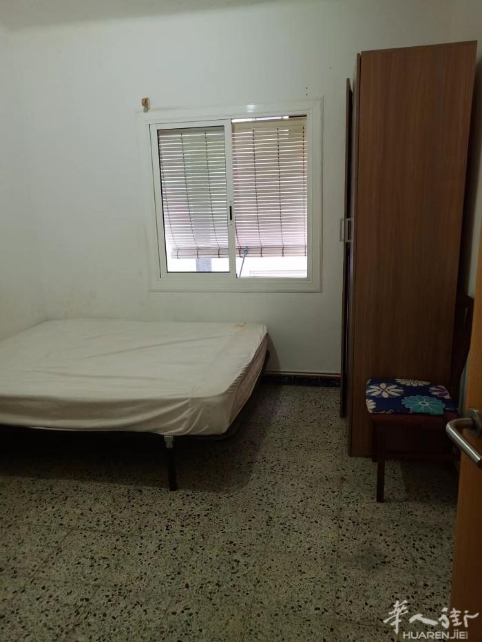 🏡巴塞单间出租，巴塞罗那近郊gavá市中心，有1个大房间，带阳台，有网络，有电