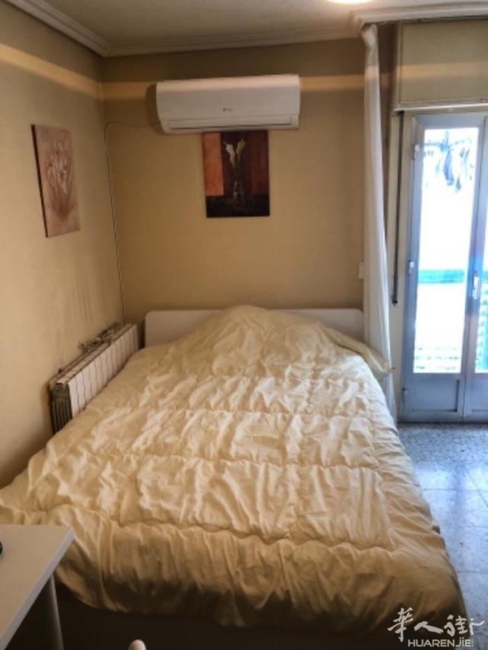 🏡马德里6线laguna单间出租，地铁站500米，carpetana站350米