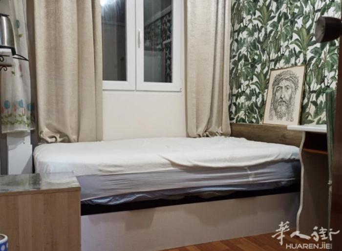 🏡马德里5路地铁urgel 3分钟单人房间大床出租，新装 ，环境好安静区分安全