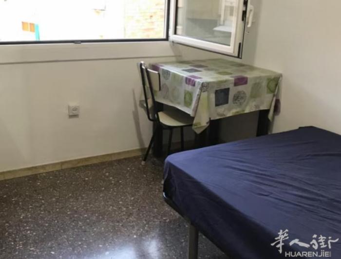 🏡巴塞单间出租租金350，诺普球场附近双人房，有电梯，家具全，朝阳大窗，住了一
