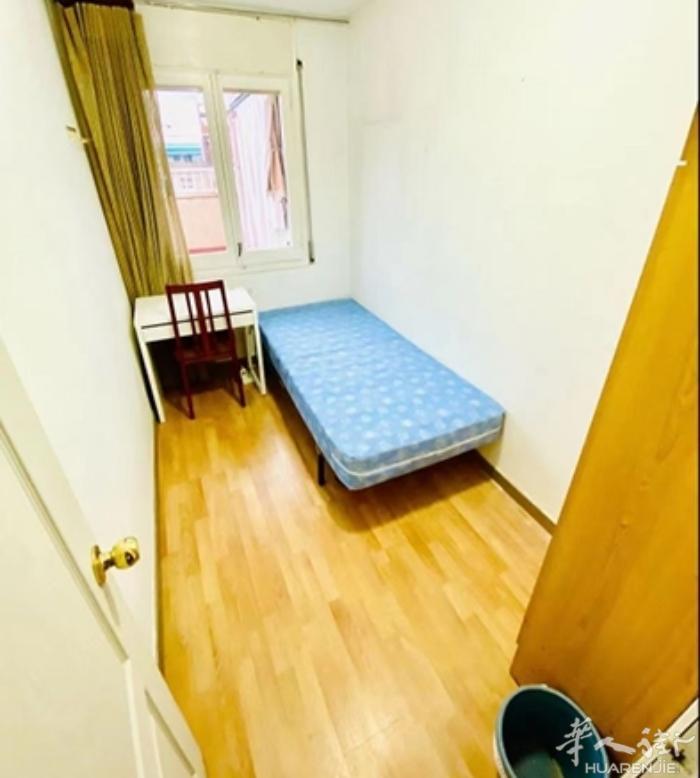 🏡巴塞单间出租6月起租 ，顶楼atico带3阳台 光线超好200平米大房子 ，