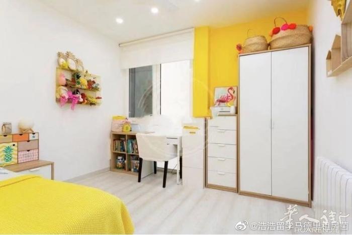 🏡巴塞单间带独卫，市中心地铁口urgell 四分钟到达 ．全新精装修．敞开式的