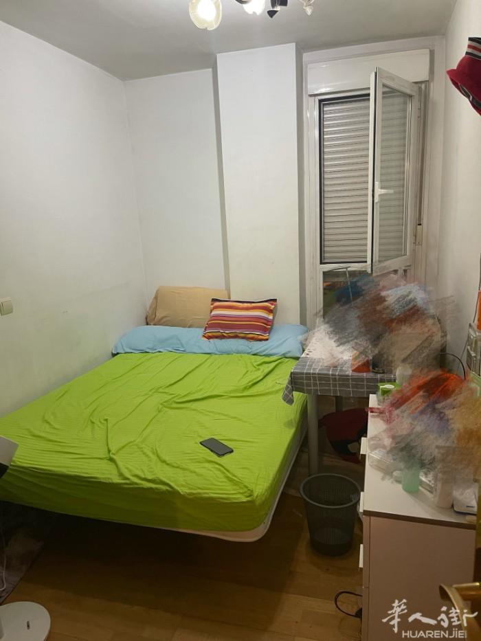🏡马德里3号线 Hospital 12 de Octubre 出租一个大床房。