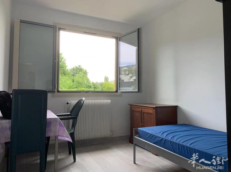 近RER A Maisons-Laffitte 中央供暖studio 带家具 房补后400不到