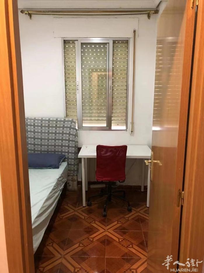 🏡马德里钱贝里区，5室两厕地铁二号线Qeuvedo出租一单间，光线非常好，租金