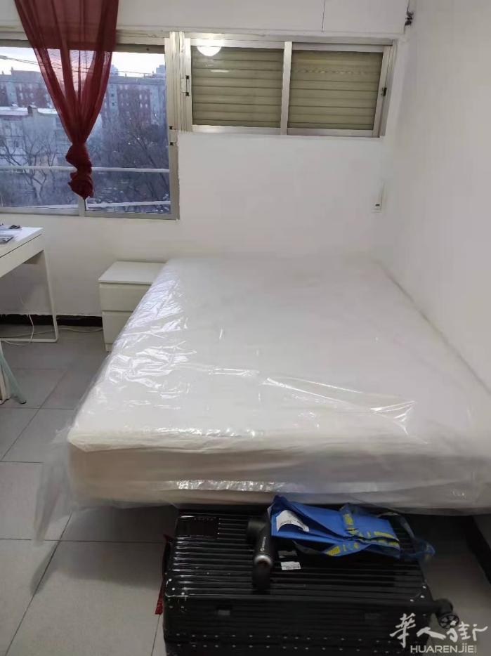 🏡马德里北部10号线fuencarral出租，地铁站400米，大房间房，楼层4