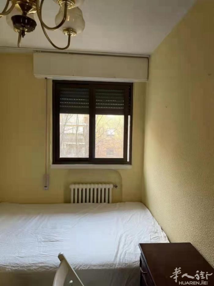 🏡马德里9路Artilleros地铁口有暖气大房间出租，区分治安好，近胡卡V校