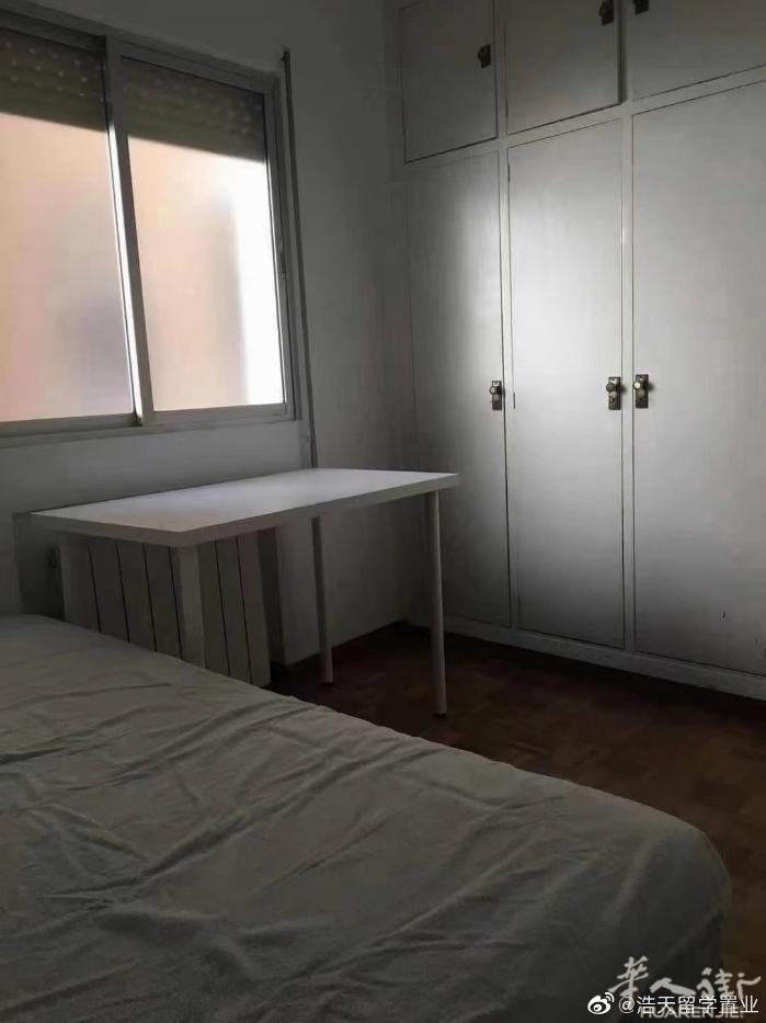 🏡马德里Salamanca 单间出租，中央供暖,客厅带空调。有电梯 ，房子四室