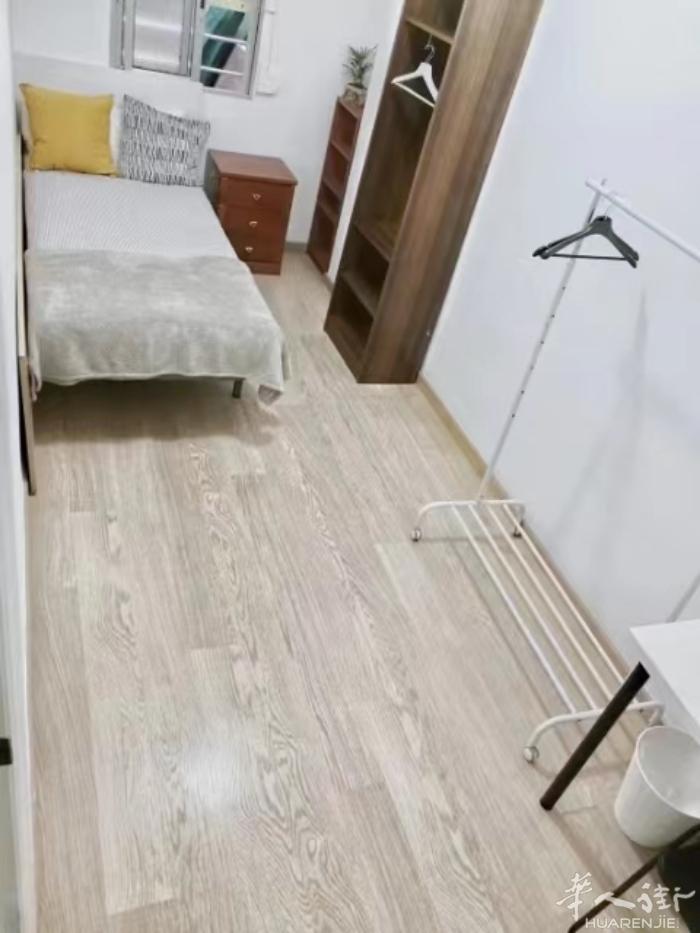 🏡巴塞单间出租，L10s-Foneria站，小火车La campana站，小双
