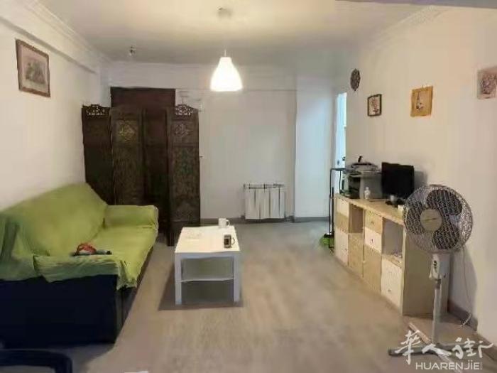 🏡马德里三号线san fermin- orcasur地铁口阳光小单间出租，离地