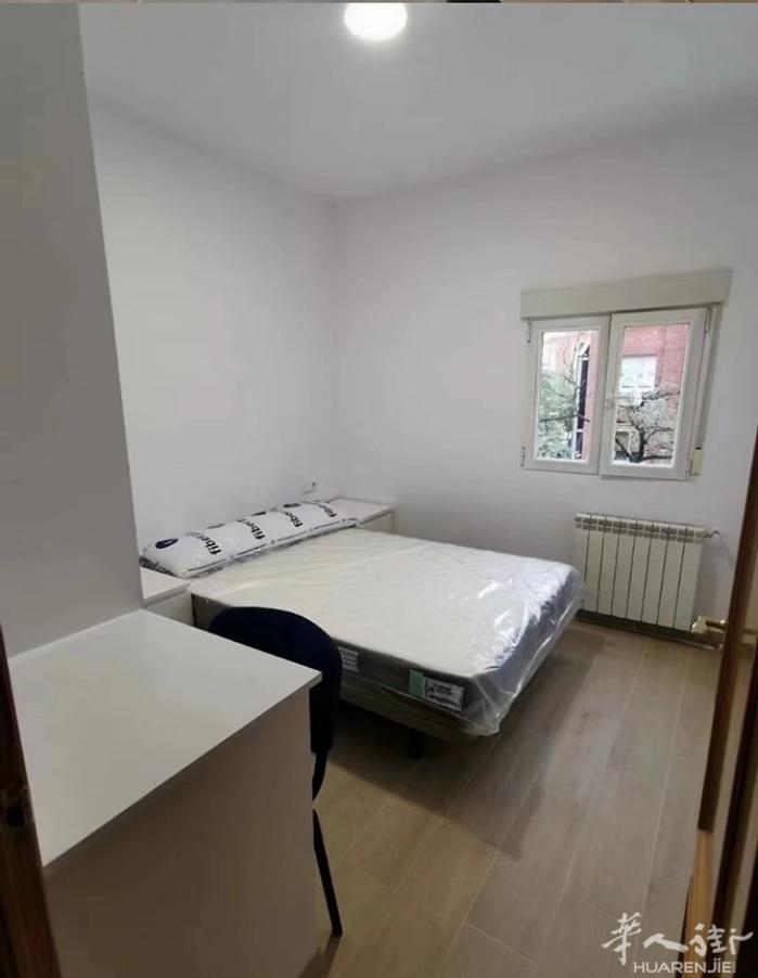 🏡马德里Oportoo单间出租，房子三室一厅， 价格350，房间是大床 ，独立