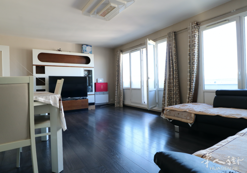 92 省 Villeneuve La Garenne 三室一厅  79平方米