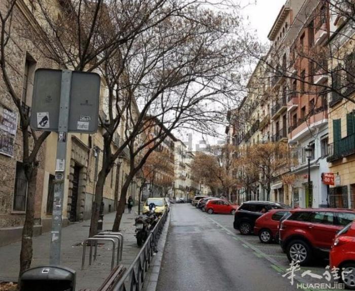 🏠马德里店面出售，地铁lavapies -embajadores附近，建筑面积