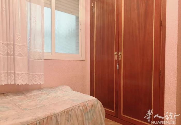 🏡马德里三号线Embajadores 出租两个单间，房子3房两卫➕储藏室，一楼