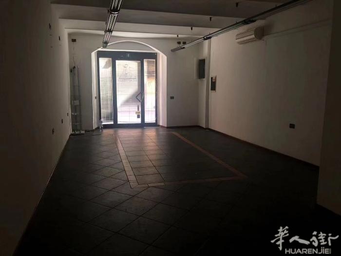 中国街侧街店面70平，带两个卫生间，房租600 微信nice95812