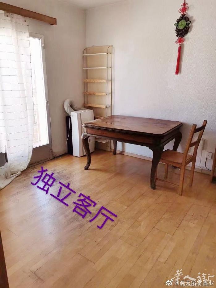 🏡马德里一号线estrecho房间7月起租 房子四室一卫一厅一厨，即日起租.