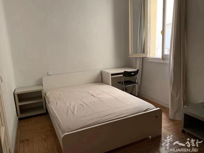 《马德里市中心plaza España 有大床房7月出租》 有电梯和大窗户，房子