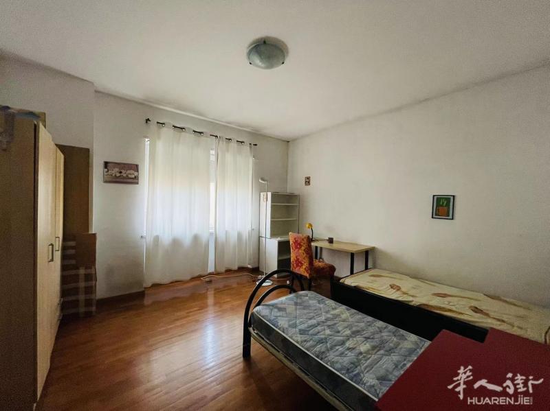 无中介费 红线地铁Pasteur 大房间出租 近地铁站