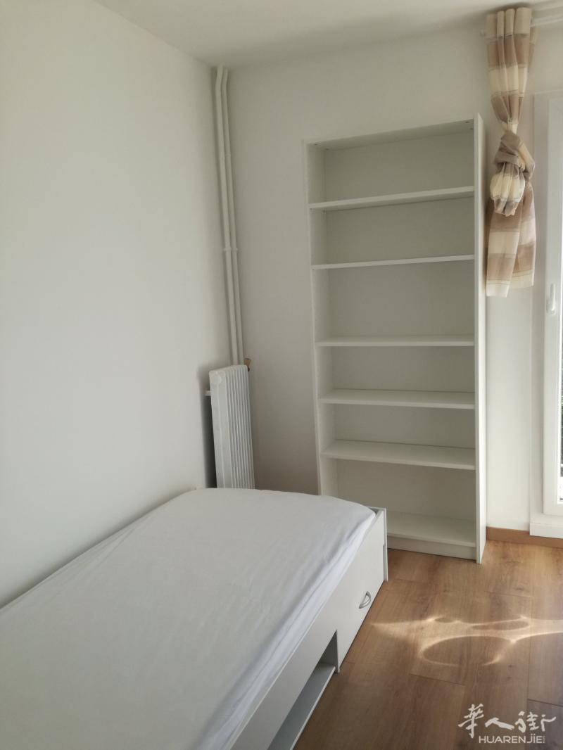 B线Massy近11大Saclay小巴黎14平单间有阳台390€全包房补后200€包清洁