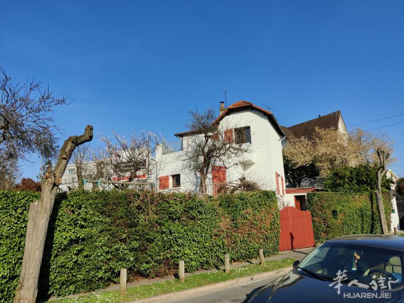 94省Sucy-en-Brie 3室3厅120平3层别墅售价479000欧47万9