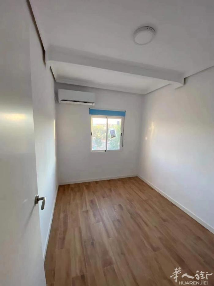 🔵马德里Getafe卡三大学城学区房， 全新装修，每个房间带空调 四层步梯，带