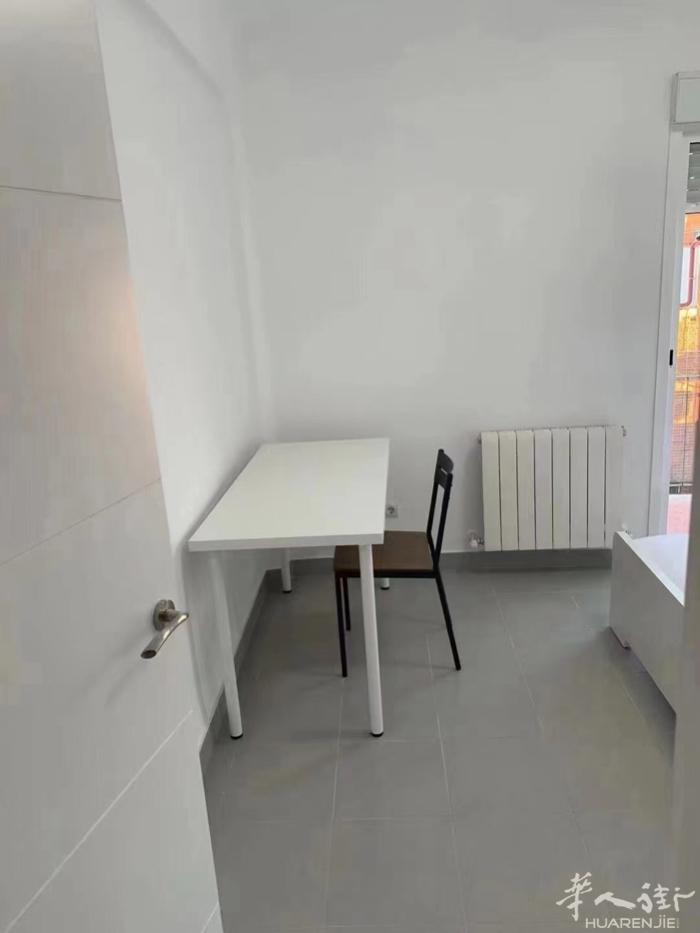 《马德里地铁六号线OPORTO 整租4室一厨一卫，全新装修 生活设施配备十分齐全