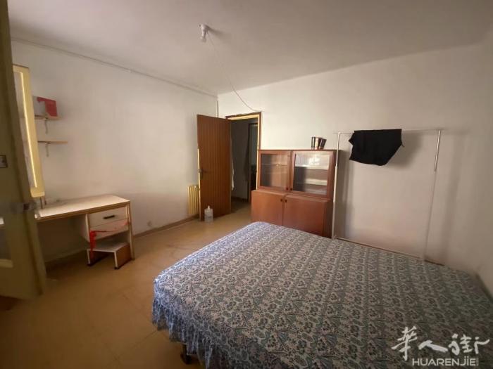 🏡巴塞单间upf在MATARO校区单间 ， 房子三室一厅一卫，其中阳光大房间出
