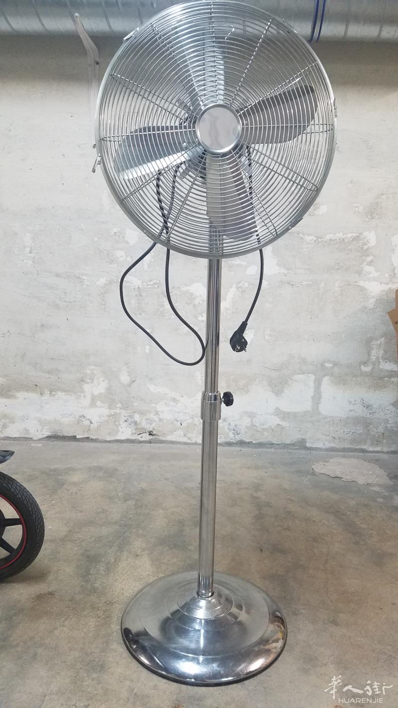 现在转让一台电扇 40 欧元