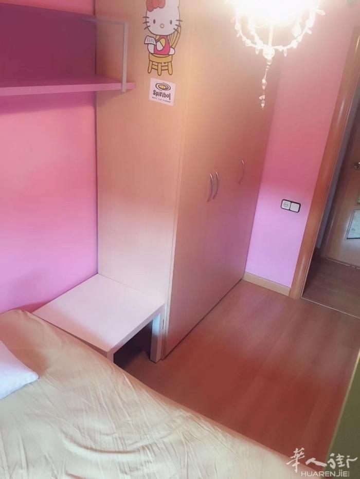 🏡巴塞两个巴塞罗那L2L4 LA PAU附近，房子四室，出租两间大床